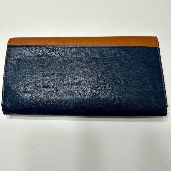 Guess Wallet Clutch - Picture 3 of 5
